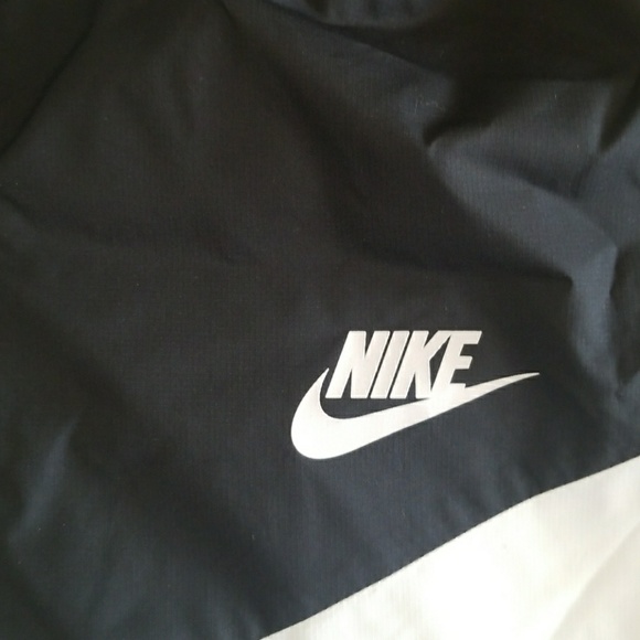 Nike Windbreaker White Jacket - Picture 3 of 6